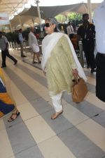 Jaya Bachchan snapped at airport  on 28th Jan 2016